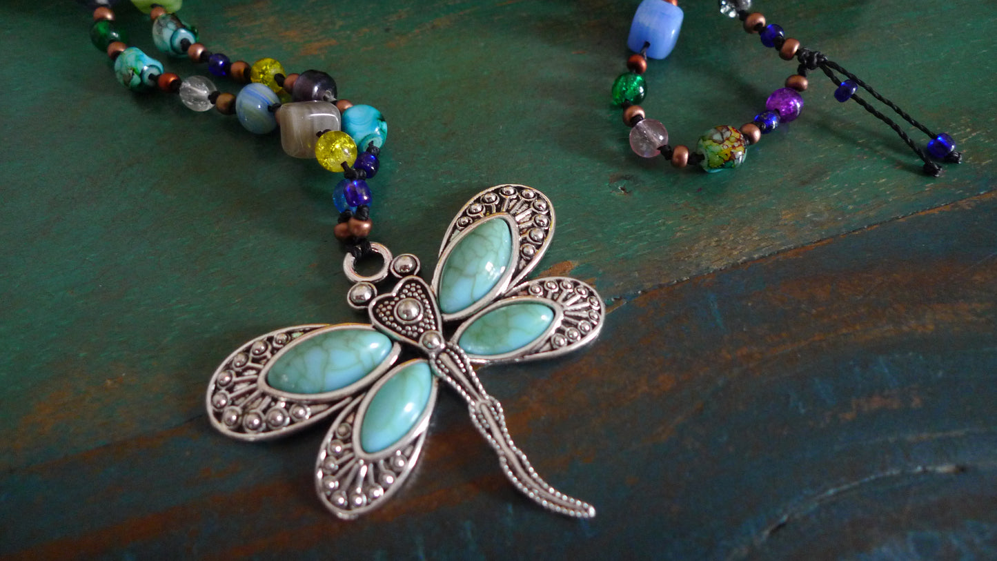 Collier Perles et Breloque Libellule