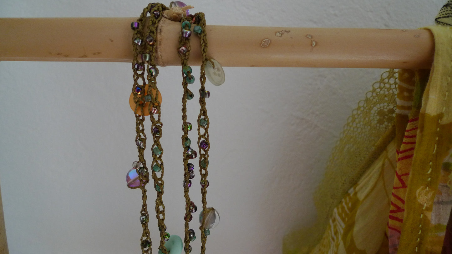 Collier crochet Perles et Boutons Kaki/ Marron